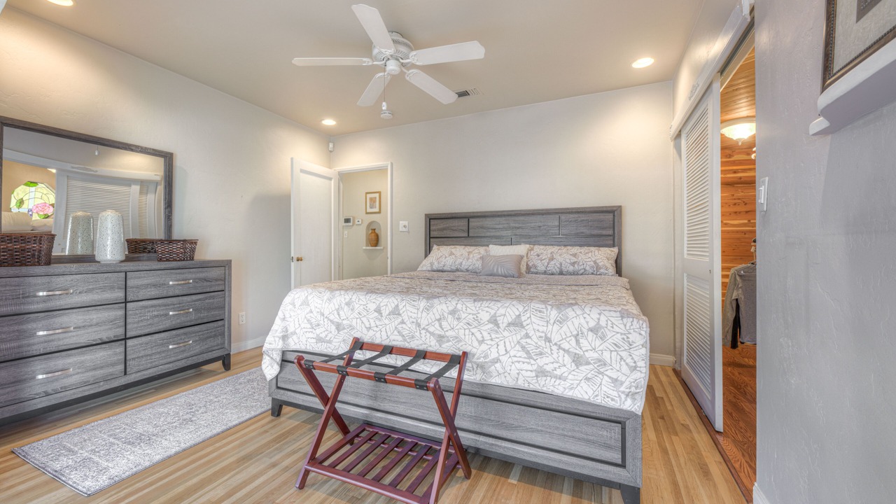Photo of Bedroom in Oleander - Sunset