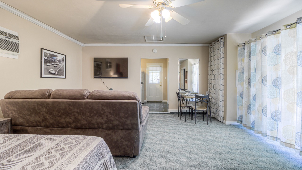 Photo of Livingroom in Oleander - Sunset