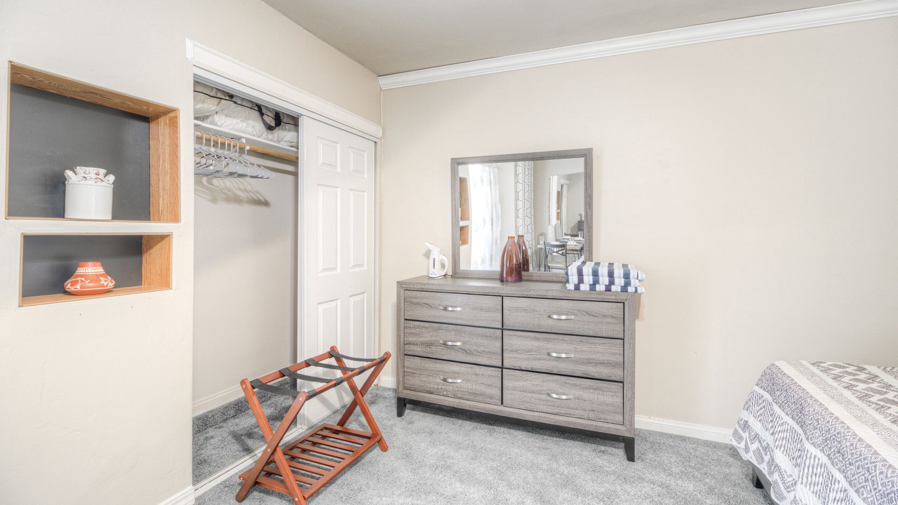 Photo of Bedroom in Oleander - Sunset