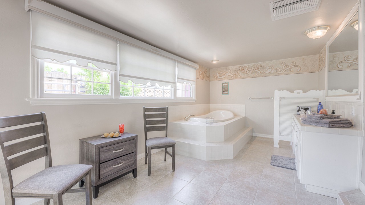 Photo of Bathroom in Oleander - Sunset