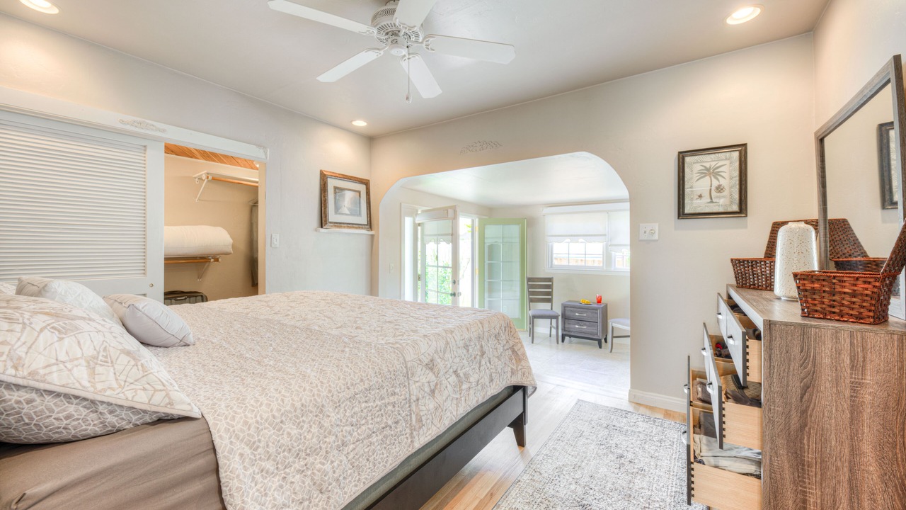 Photo of Bedroom in Oleander - Sunset
