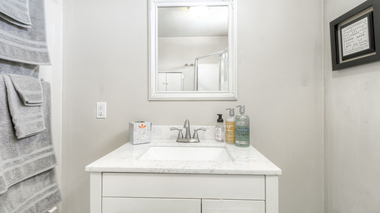 Photo of Bathroom in Oleander - Sunset