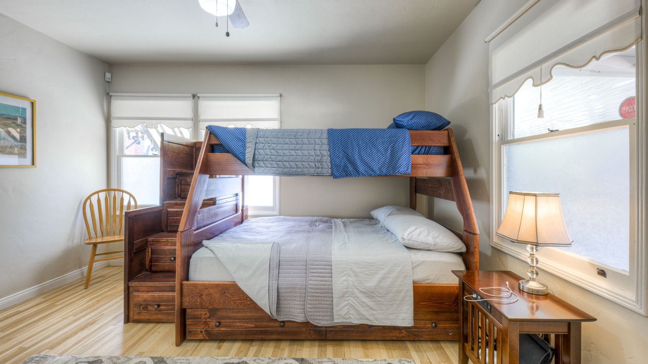 Photo of Bedroom in Oleander - Sunset