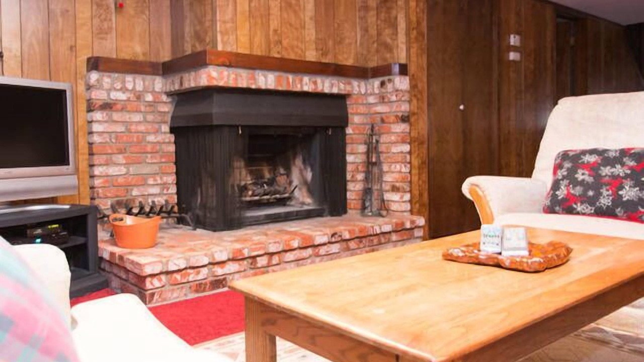 Photo of Livingroom in Summit Estates