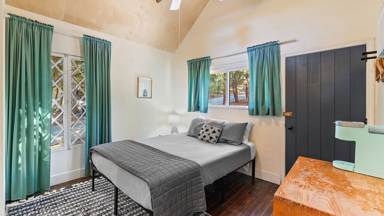 Photo of Bedroom in Twin Peaks