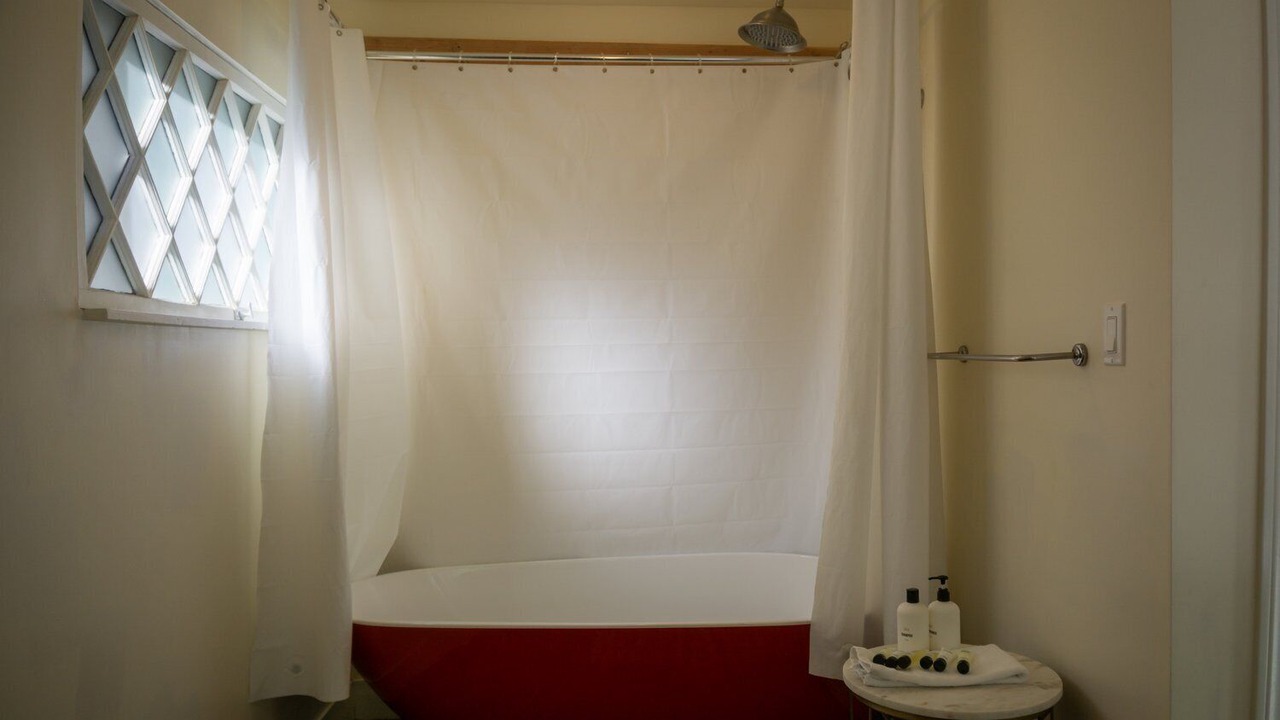 Photo of Bathroom in Twin Peaks