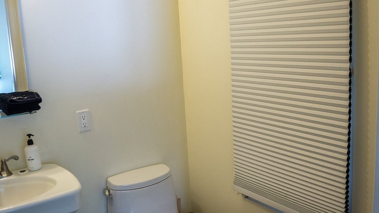Photo of Bathroom in Twin Peaks