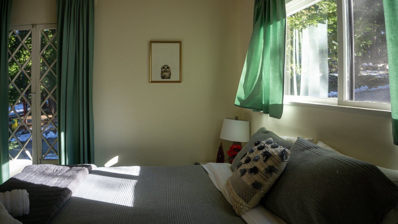 Photo of Bedroom in Twin Peaks