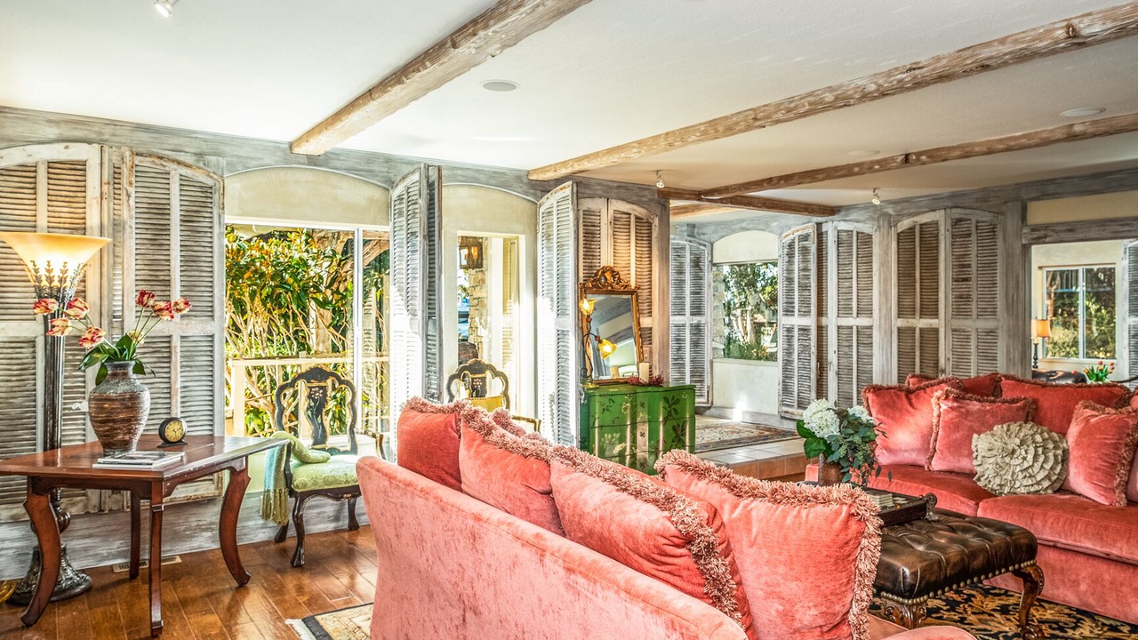 Photo of Livingroom in Golden Rectangle