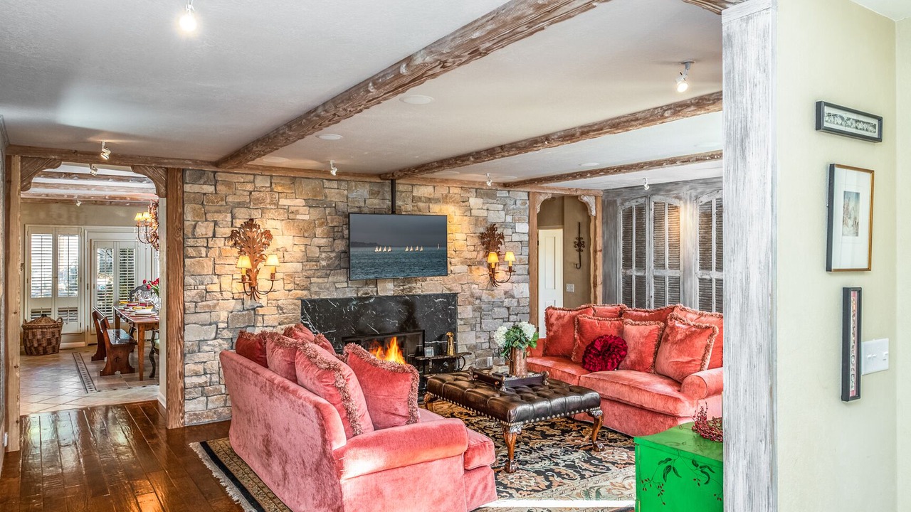 Photo of Livingroom in Golden Rectangle