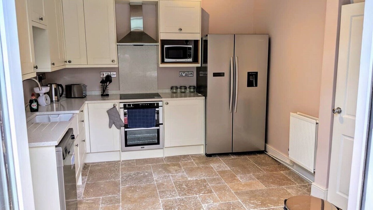 Photo of Kitchen in Peninsula