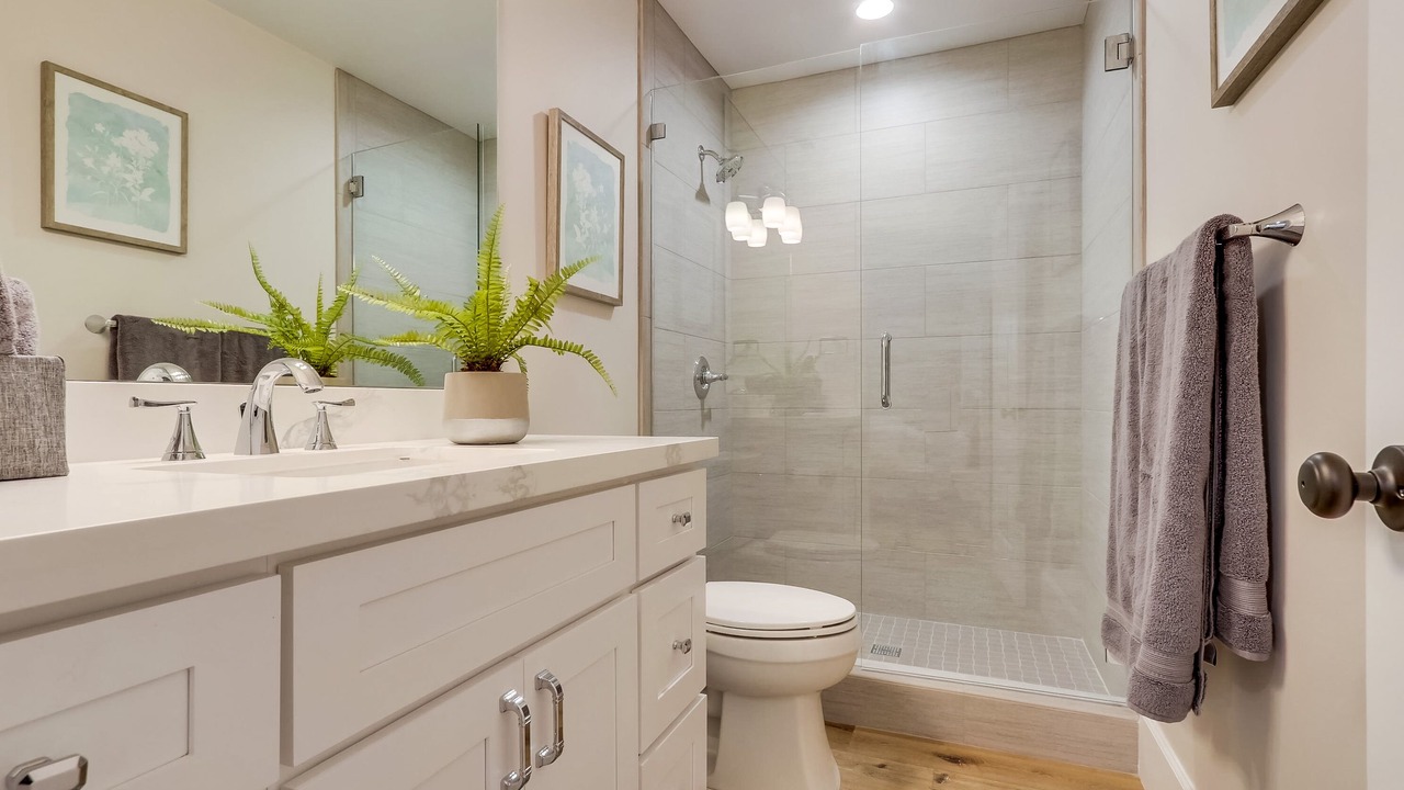 Photo of Bathroom in Orange