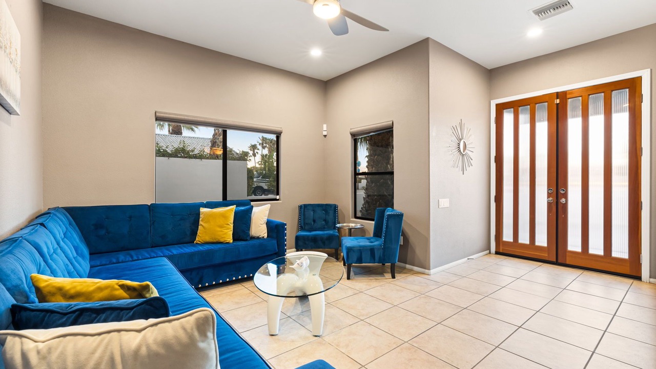 Photo of Livingroom in Desert Park Estates