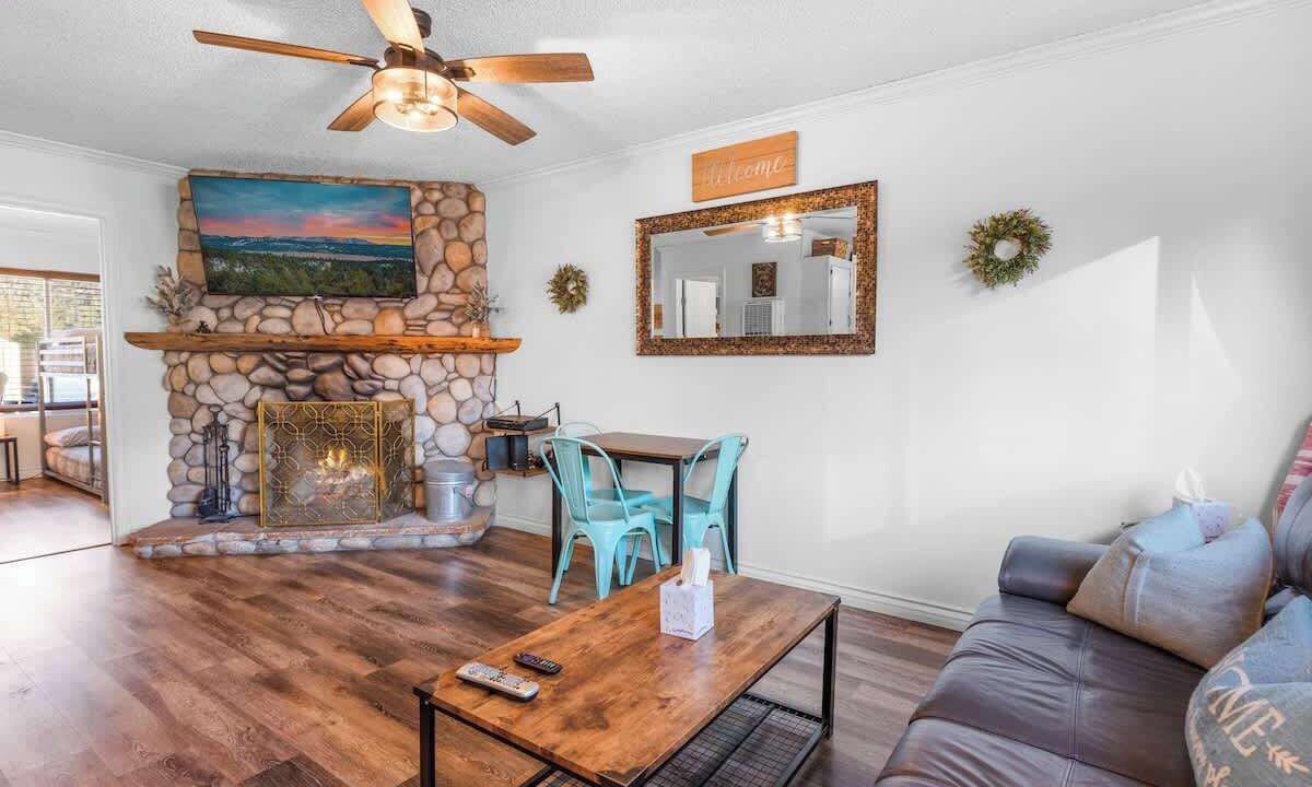 Photo of Livingroom in Big Bear City