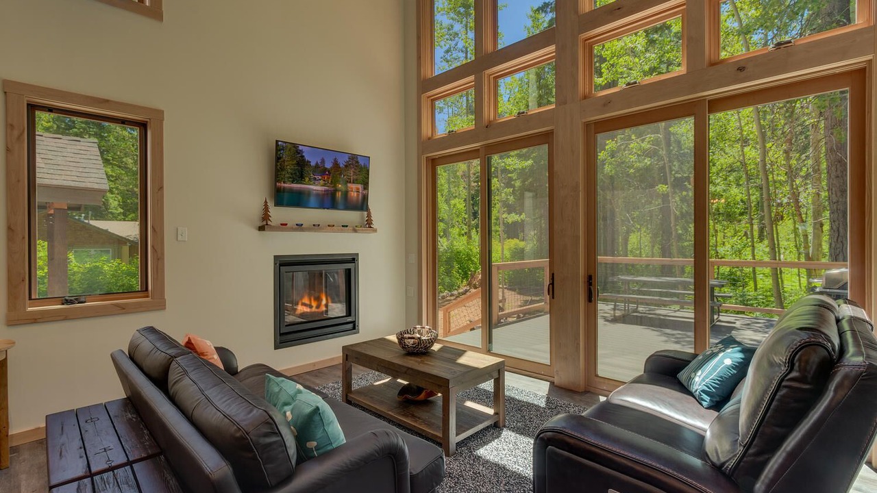 Photo of Livingroom in Tahoe Pines