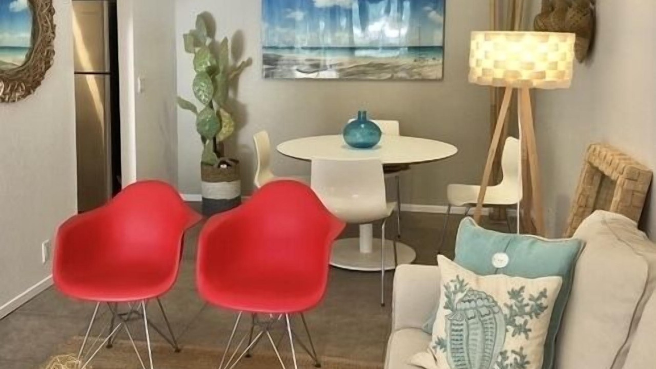 Photo of Livingroom in Racquet Club West