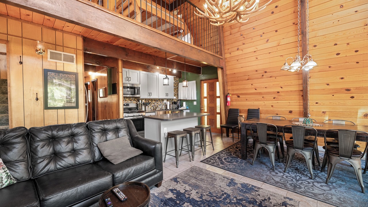 Photo of Livingroom in Fawnskin
