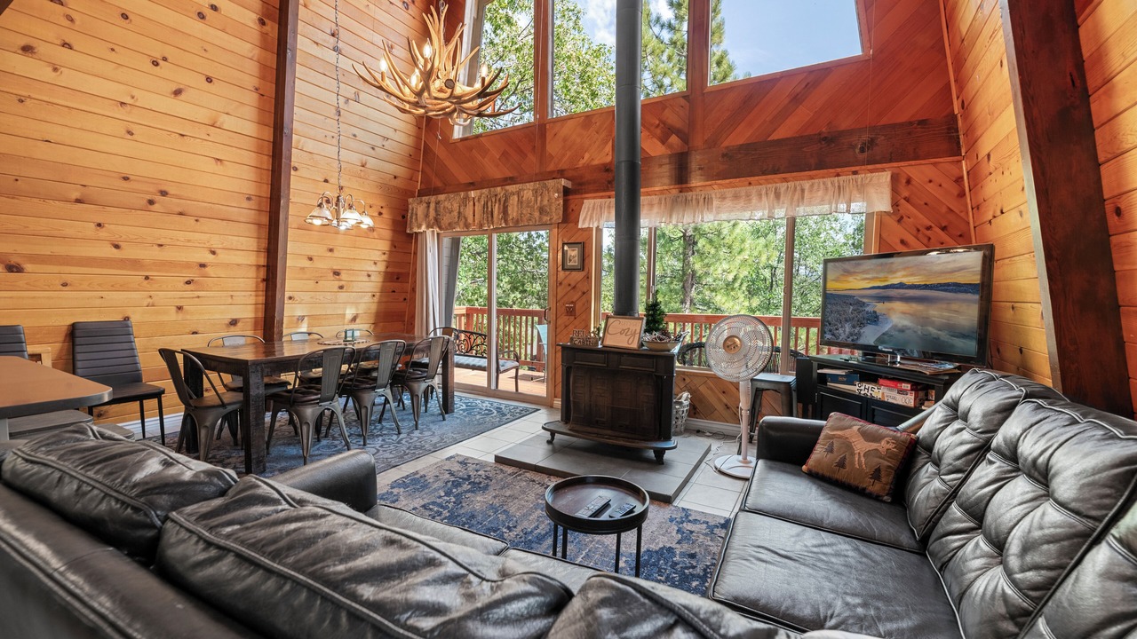 Photo of Livingroom in Fawnskin