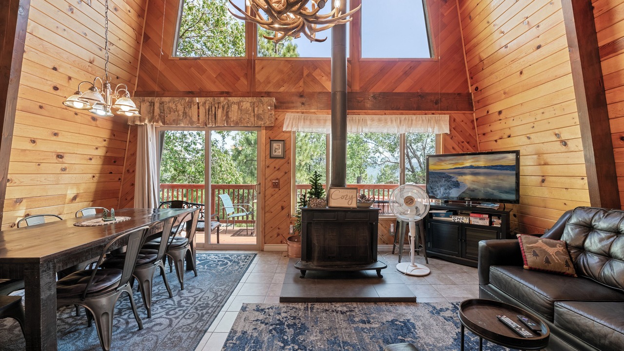 Photo of Livingroom in Fawnskin