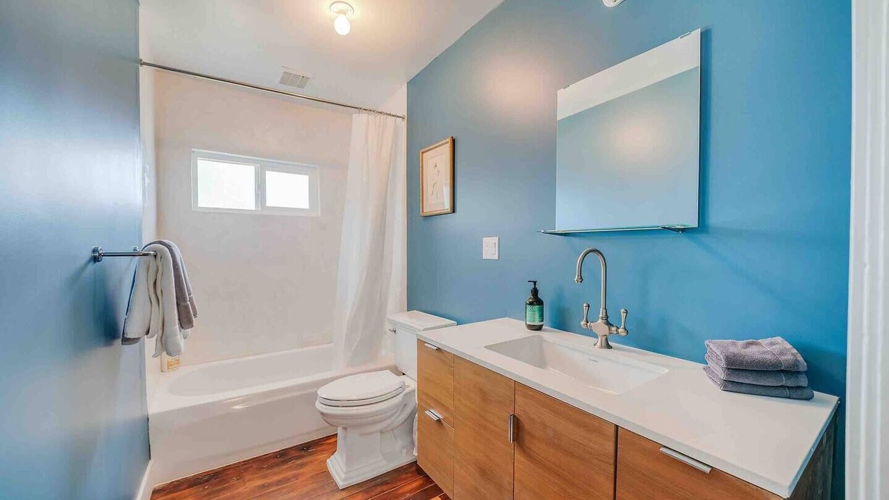 Photo of Bathroom in Twin Peaks