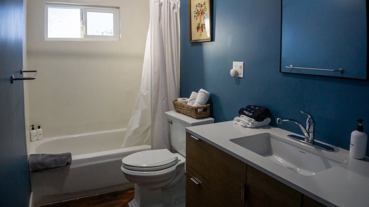 Photo of Bathroom in Twin Peaks
