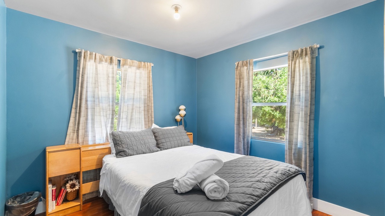 Photo of Bedroom in Twin Peaks