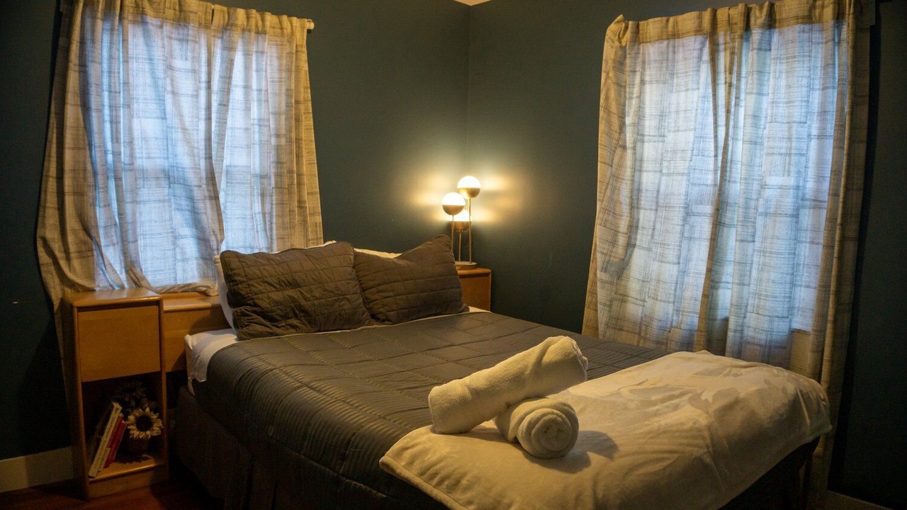 Photo of Bedroom in Twin Peaks