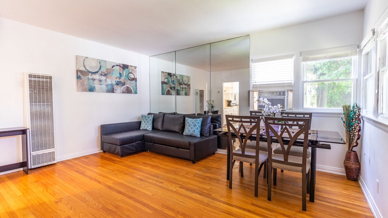 Photo of Livingroom in Valley Village