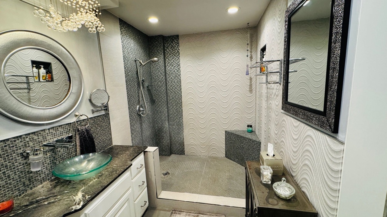 Photo of Bathroom in Belmont Shore