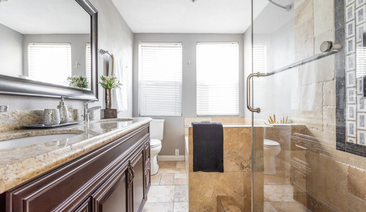 Photo of Bathroom in Los Serranos