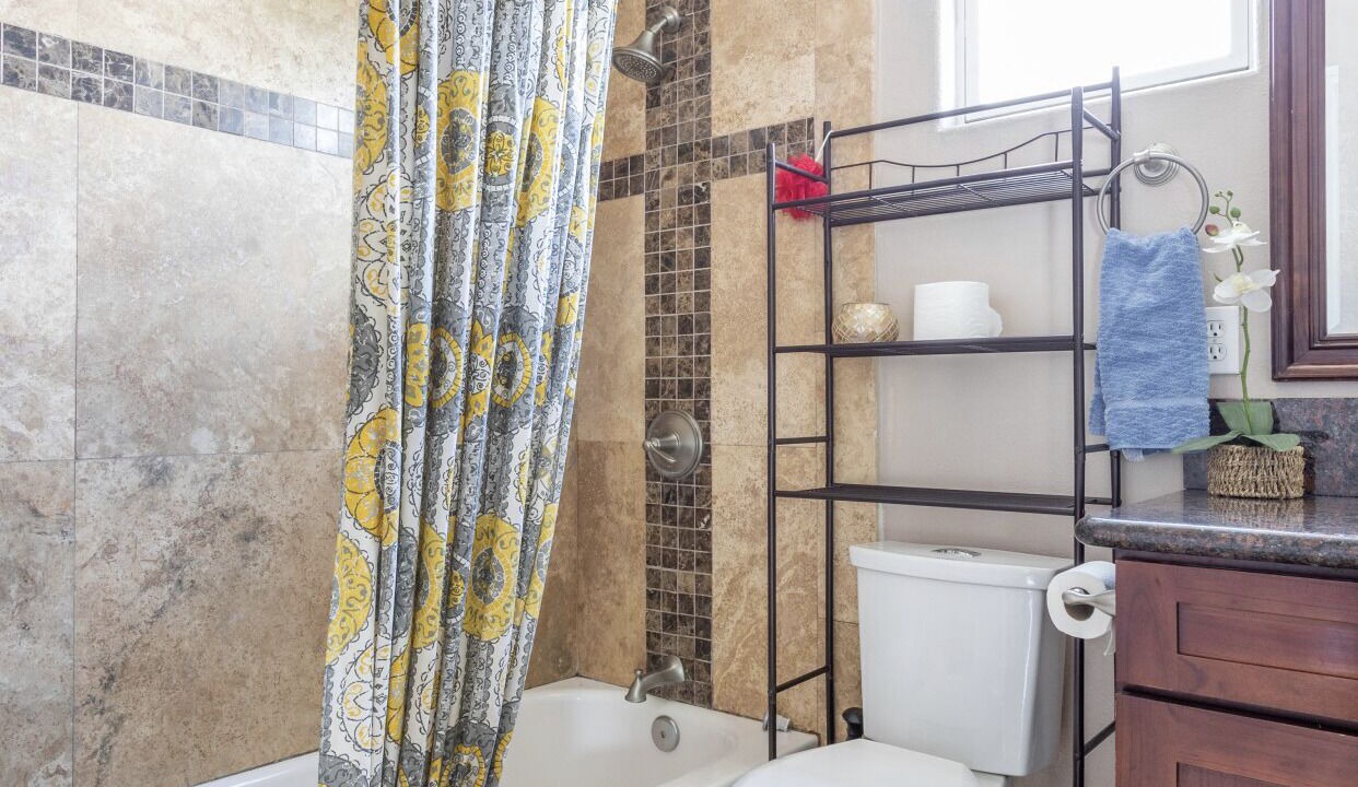 Photo of Bathroom in Los Serranos