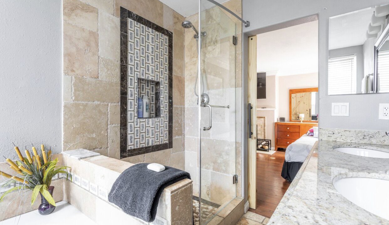 Photo of Bathroom in Los Serranos