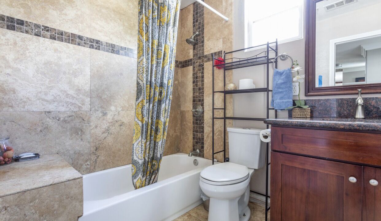 Photo of Bathroom in Los Serranos