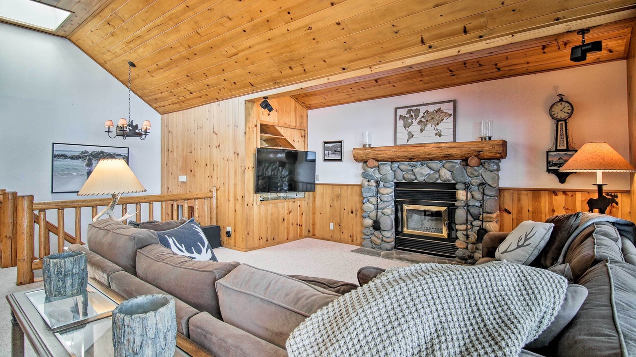 Photo of Livingroom in Meeks Bay