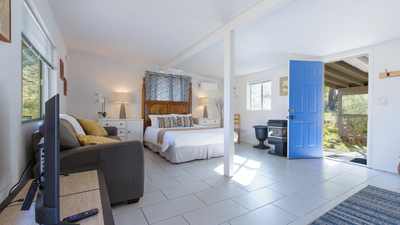 Photo of Bedroom in Morongo Valley