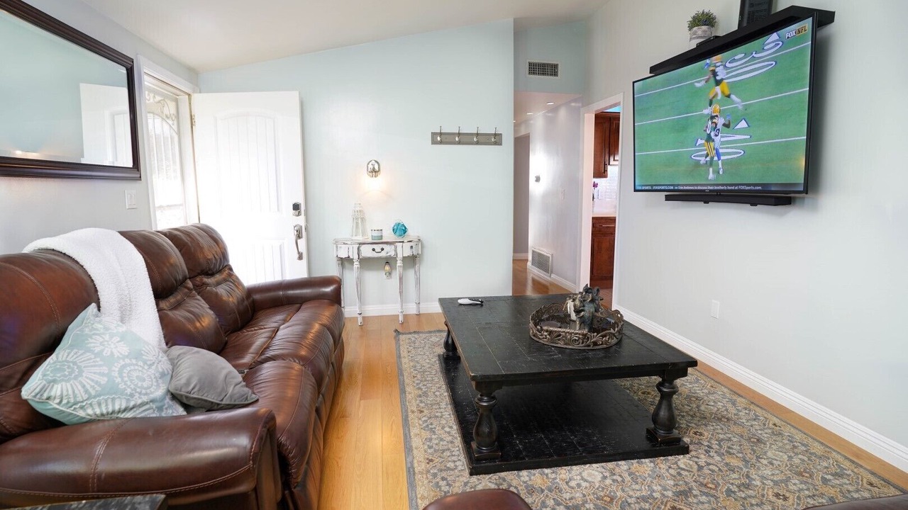 Photo of Livingroom in Canyon Country
