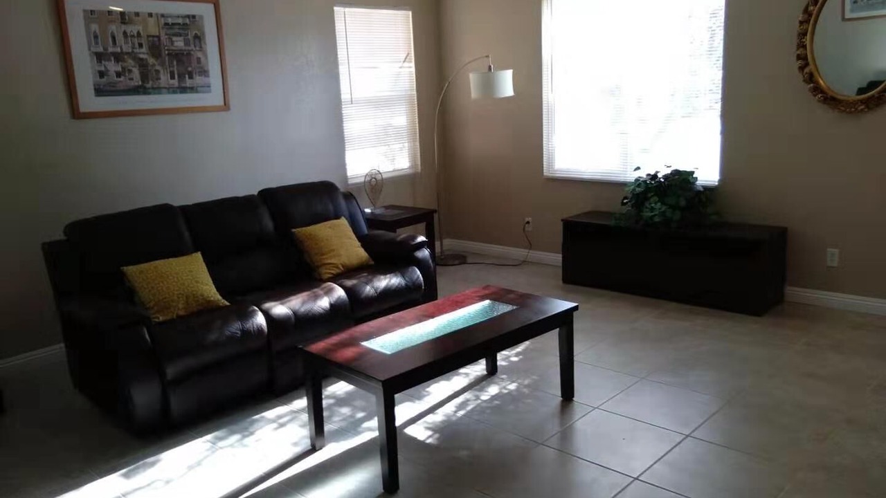 Photo of Livingroom in Victorville
