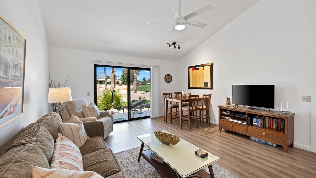 Photo of Livingroom in Palm Desert