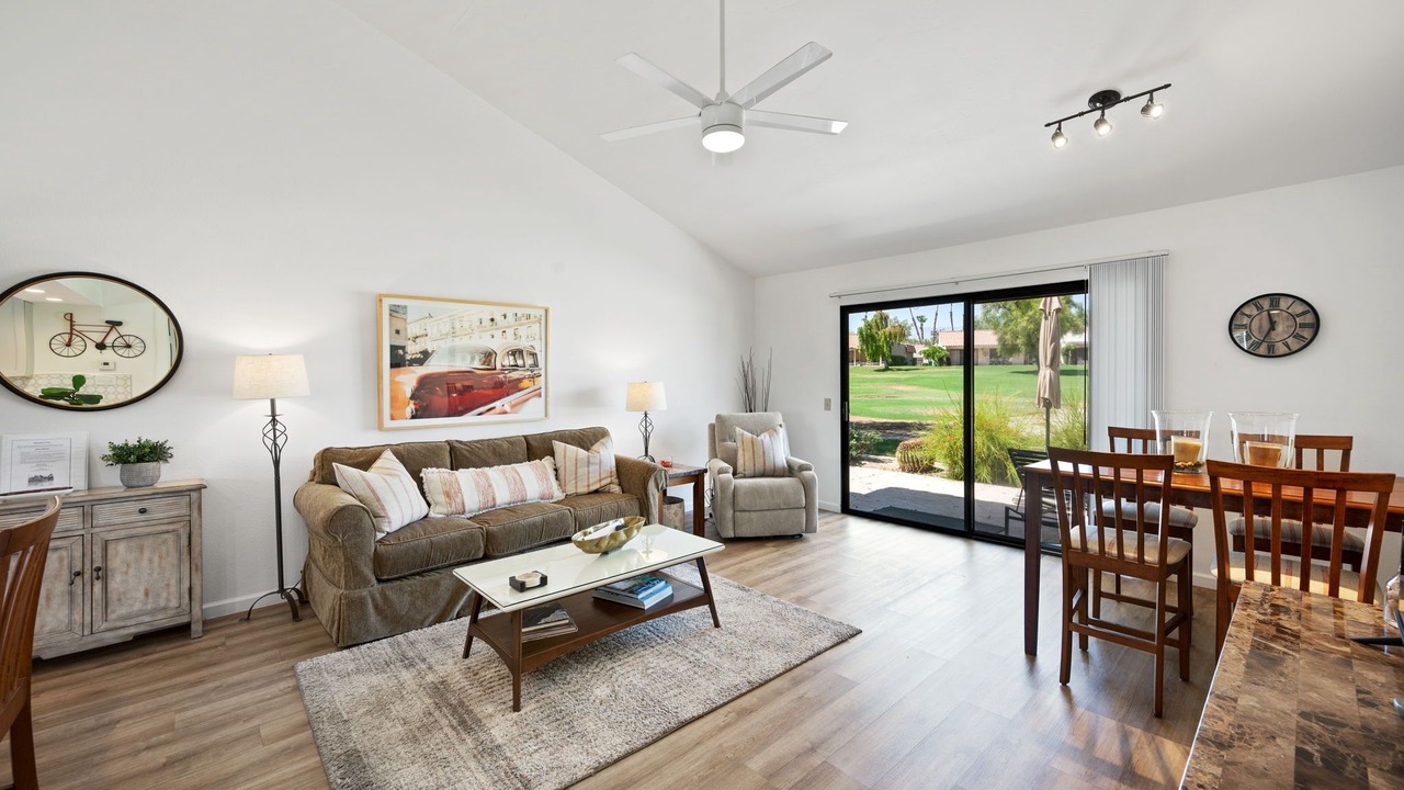 Photo of Livingroom in Palm Desert