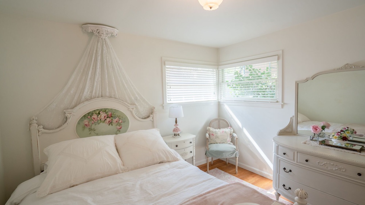Photo of Bedroom in Sierra Madre