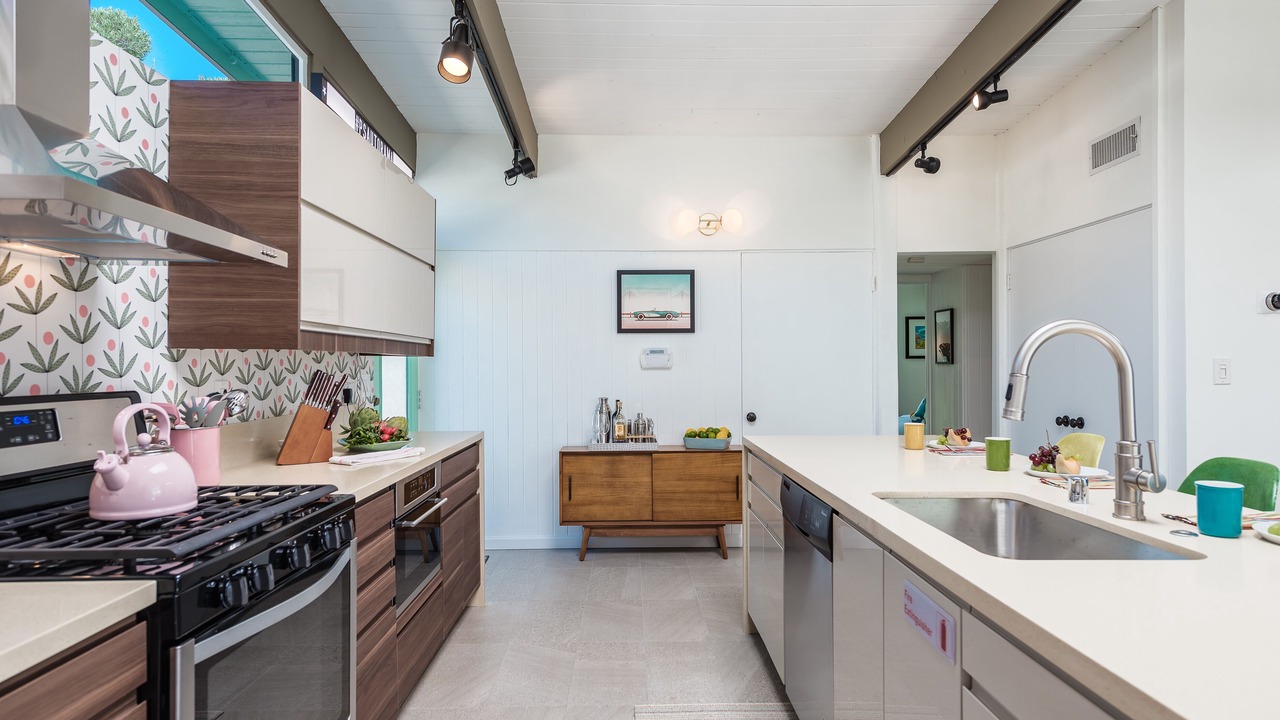 Photo of Kitchen in Racquet Club Estates