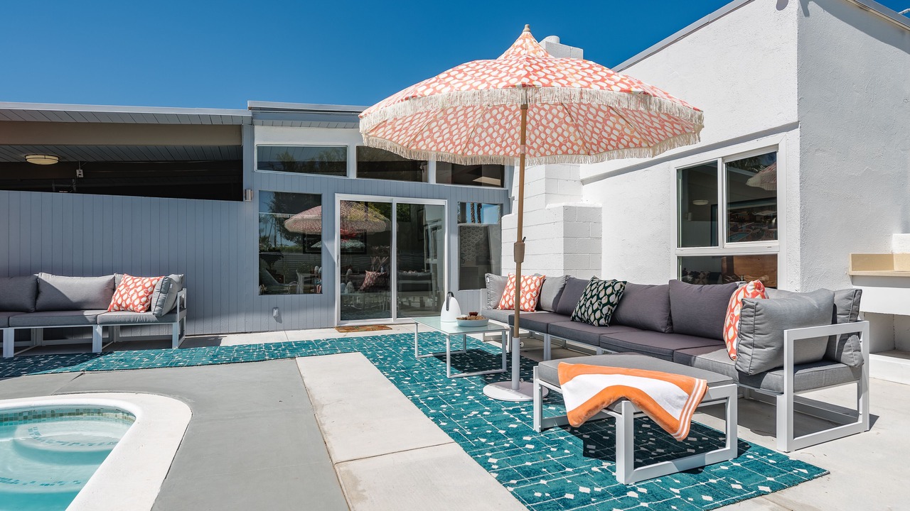 Photo of Patio Balcony in Racquet Club Estates