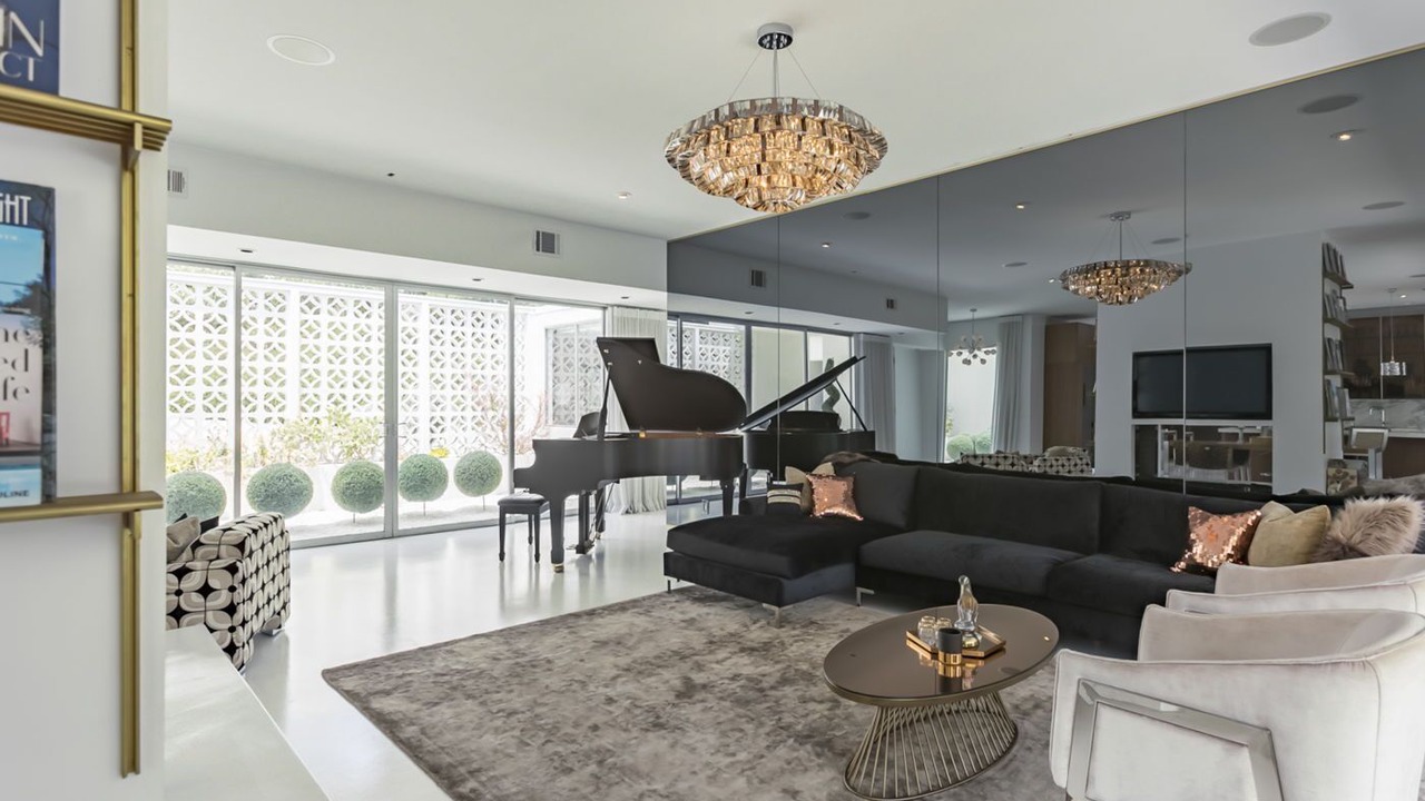 Photo of Livingroom in South Arroyo