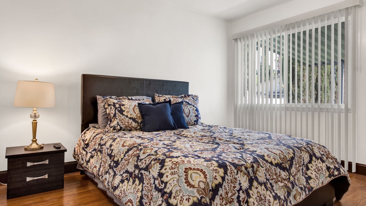 Photo of Bedroom in Lake Balboa