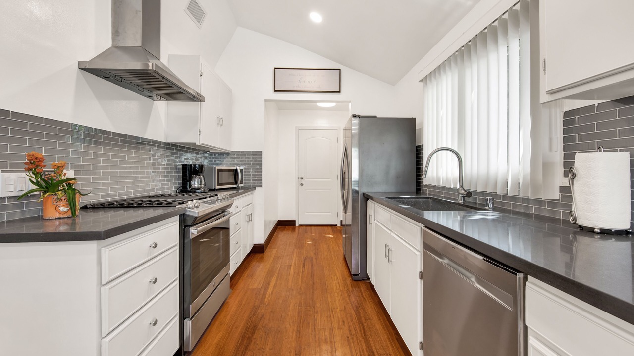 Photo of Kitchen in Lake Balboa