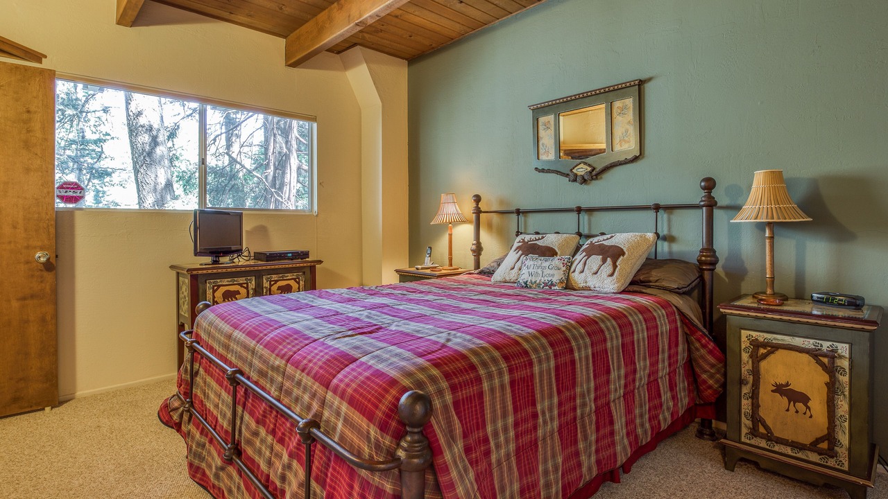 Photo of Bedroom in Arrowhead Villas