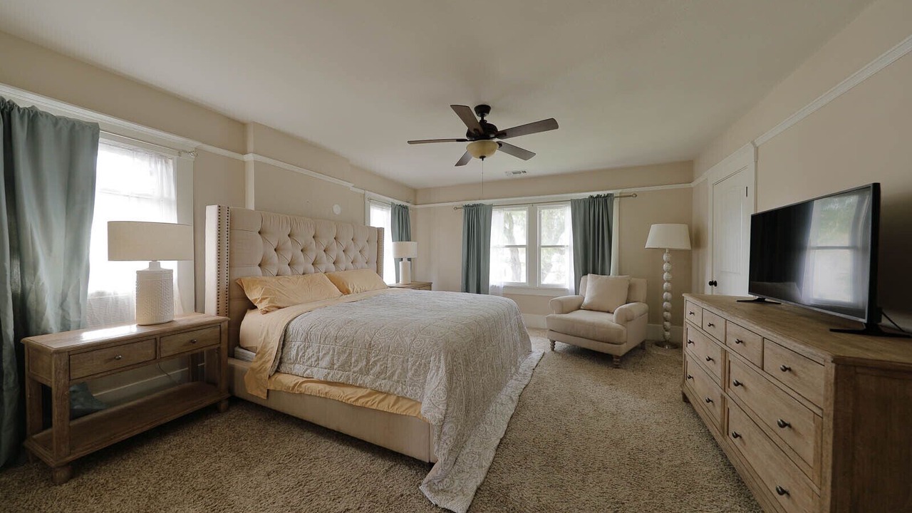 Photo of Bedroom in Downtown Riverside