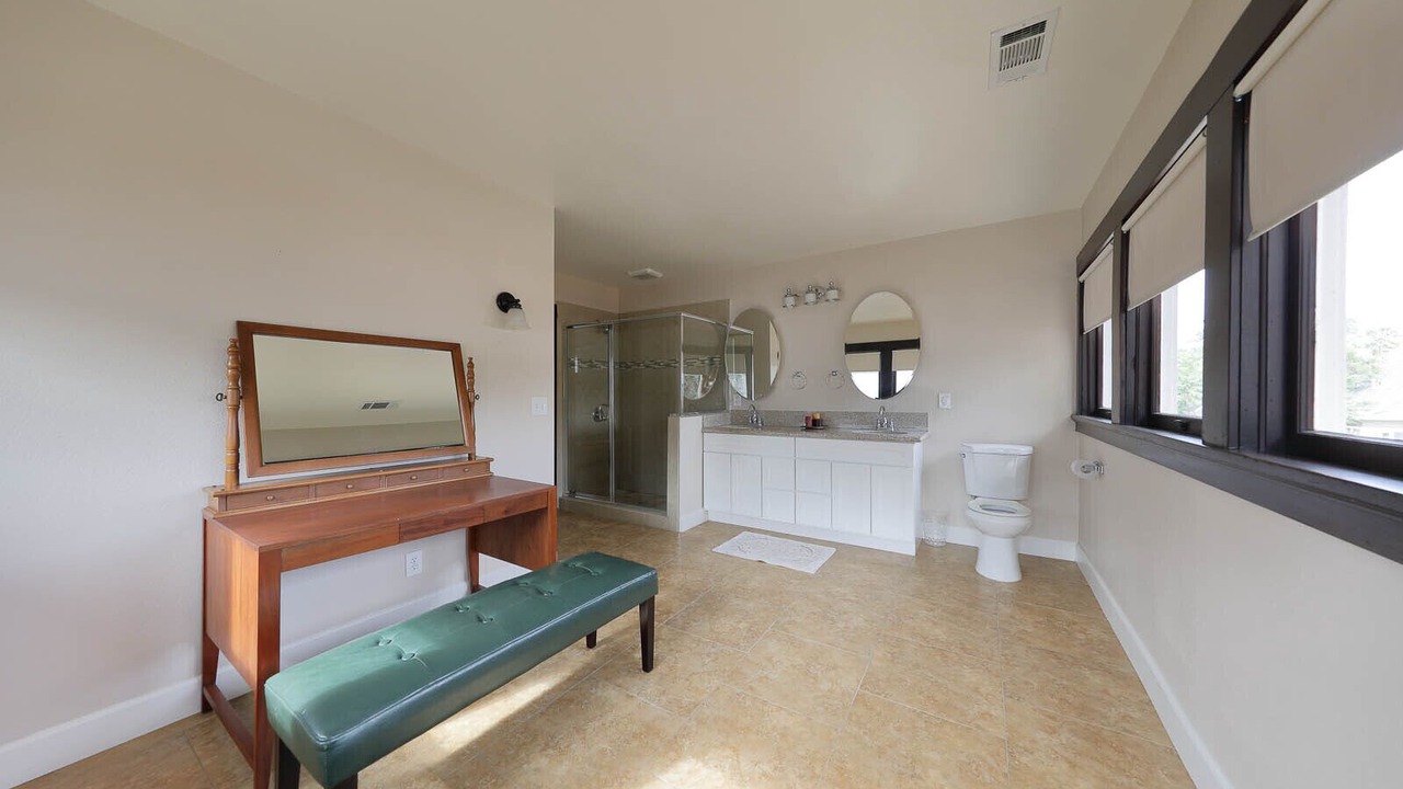 Photo of Bathroom in Downtown Riverside