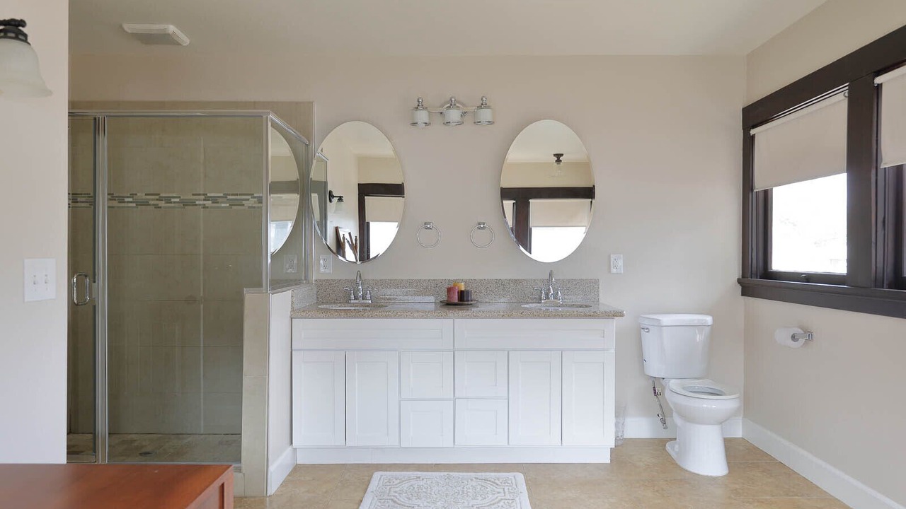 Photo of Bathroom in Downtown Riverside
