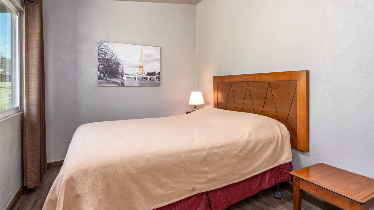 Photo of Bedroom in Oakhurst